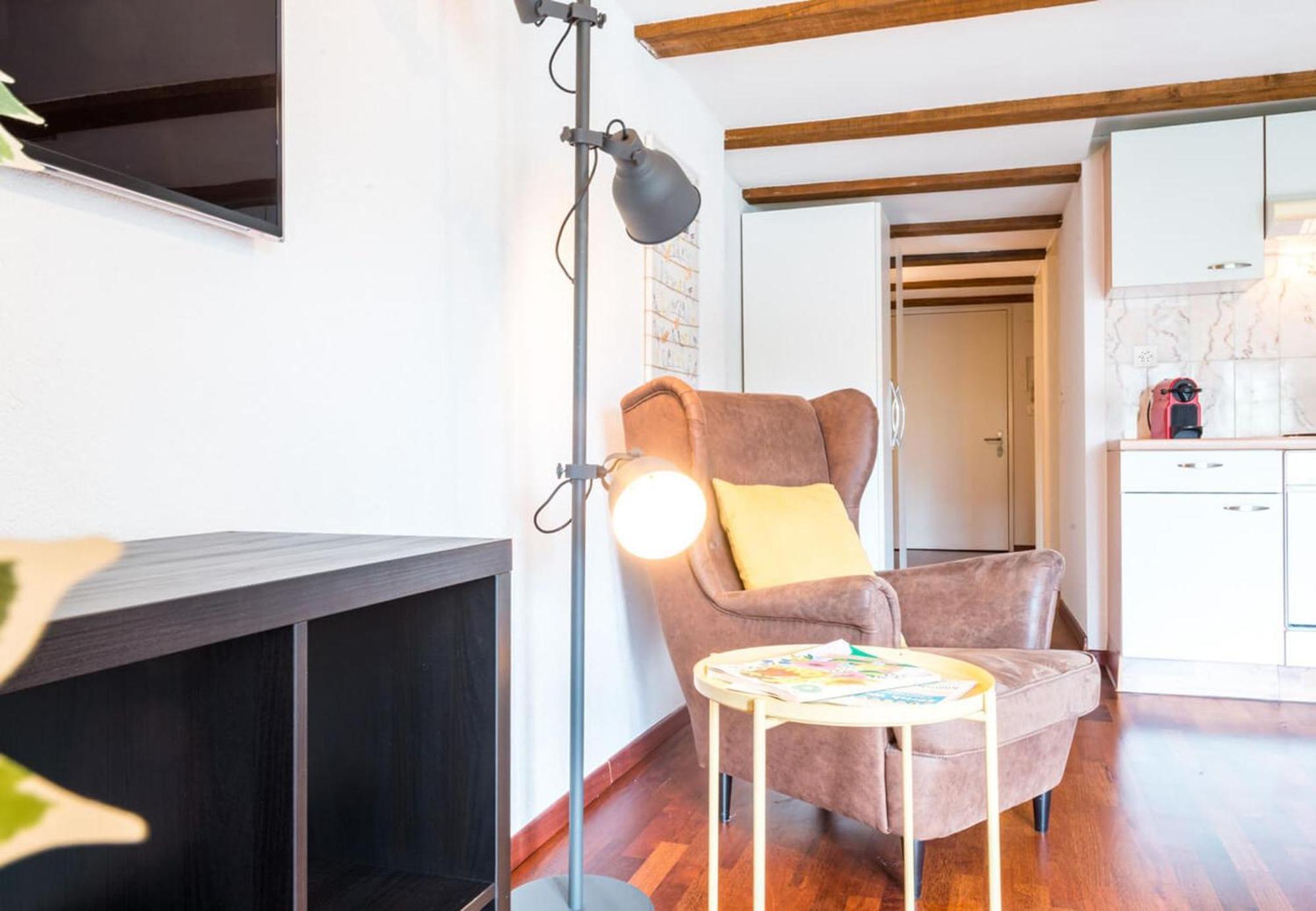 Hitrental Niederdorf - Apartments Цюрих Экстерьер фото